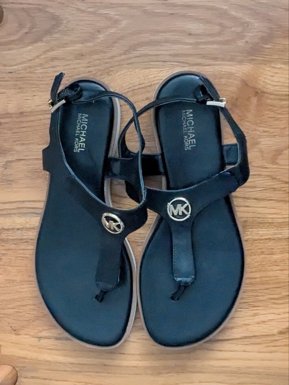 MICHAEL Michael Kors Mallory Black Leather T-Strap Thong Sandals 6.5
